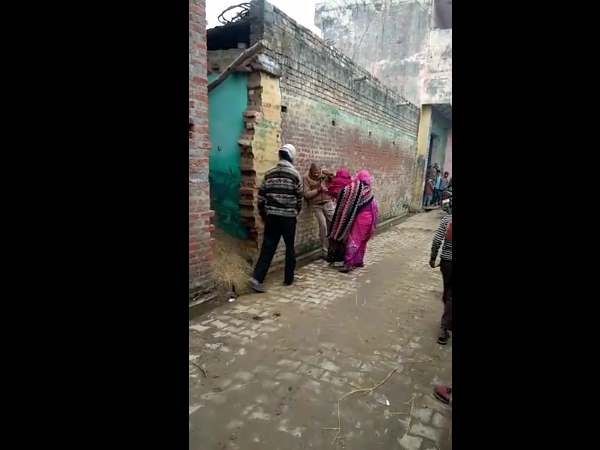 इलाके में अकेले चले गए थे दरोगा