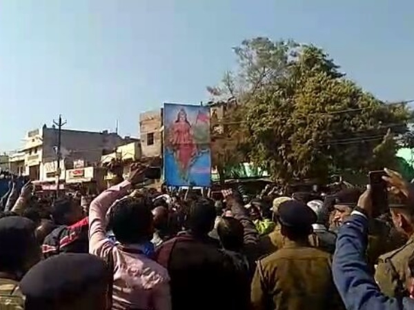 कॉलेज को बुलानी पड़ी पुलिस