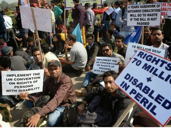 दिव्यांगों ने किया था विरोध