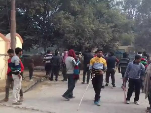 मुआवजे को लेकर बवाल