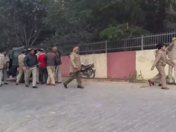 पुलिस ने मामला शांत कराया