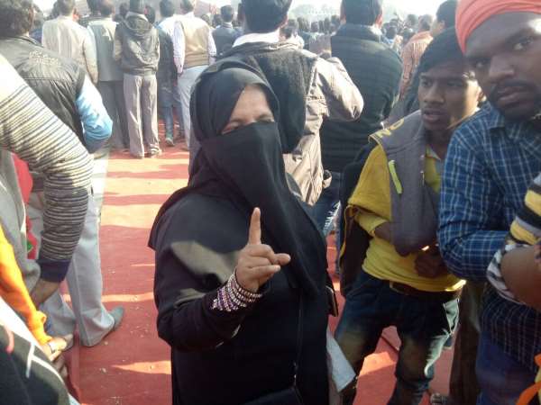 योगी के दरबार में की शिकायत