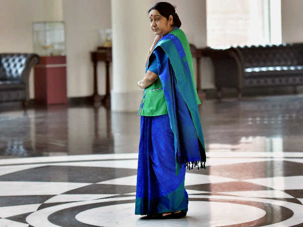 पीएम मोदी ने बमबारी रोकने के लिए कहा