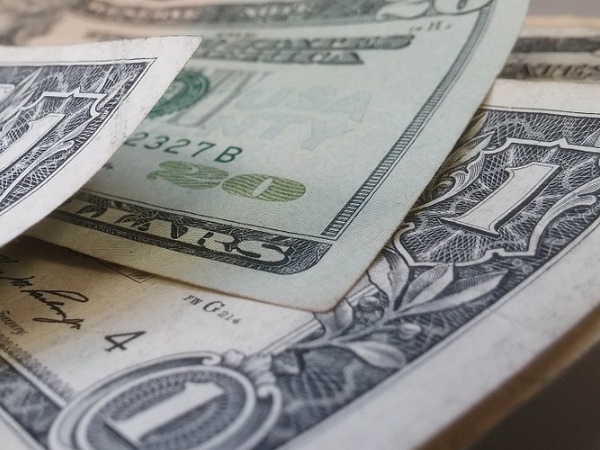 एल्युमिनियम फॉइल में छिपा कर ले जा रही थी