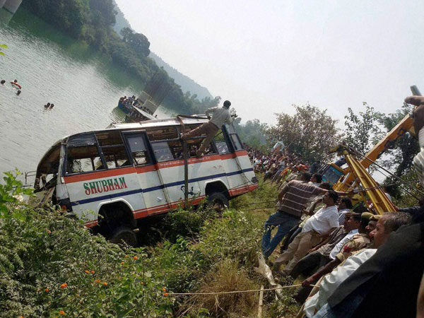 14 की जगह 41 लोग बैठे हुए थे