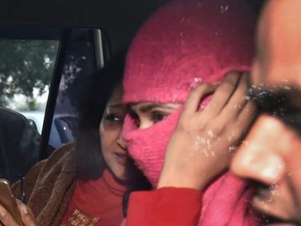 एक मैसेज ने बदल दी दुनिया, बन गई स्मगलर एक मैसेज ने बदल दी दुनिया, बन गई स्मगलर