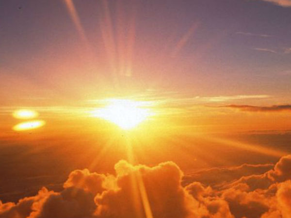 पूर्व में उगते सूर्य की तस्वीर पूर्व में उगते सूर्य की तस्वीर