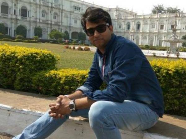 मोबाइल, लैपटॉप यूनिवर्सिटी में मिला