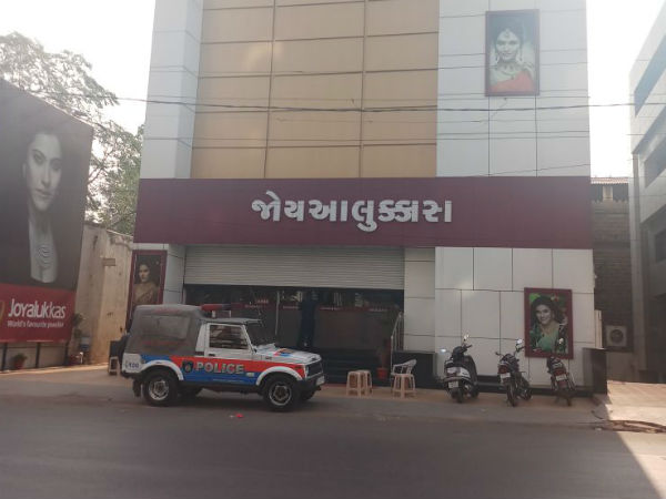 विदेश में भी हैं जोयालुक्कास के शोरूम