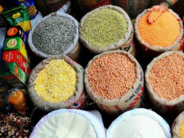 चार गुना दाम देने को मजबूर