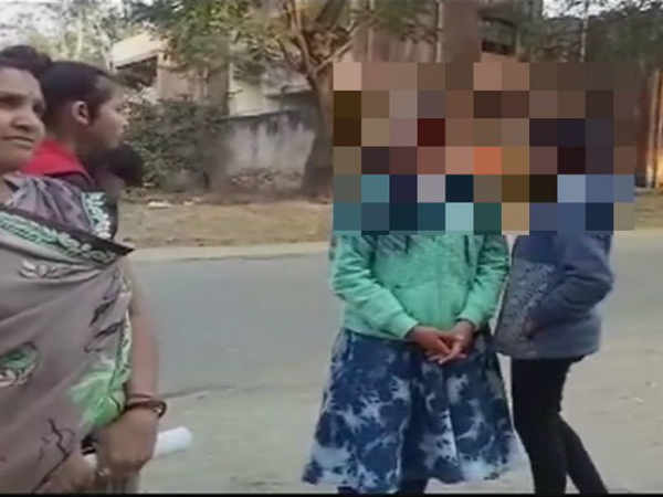 बारी-बारी से उतरवाए सारे कपड़े फिर दी धमकी