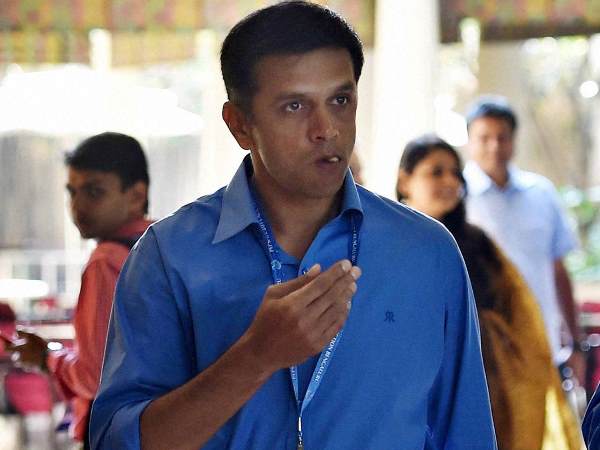 1993 में किया प्रथम श्रेणी क्रिकेट में पदार्पण