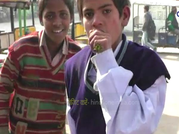 पंचर बनाने वाले सोल्यूशन को रुमाल में लेकर मुंह से सूंघते हैं बच्चे