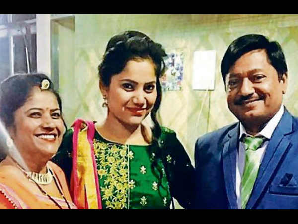 संहिता ने मेट्रोमोनियल साइट पर बनाया मां का प्रोफाइल