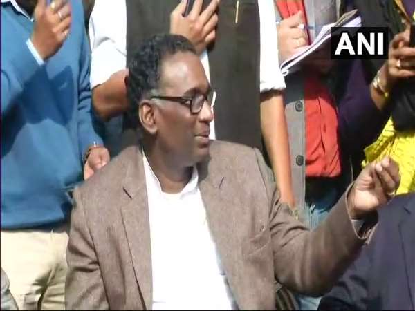 अदालत की निष्ठा सवालों के घेरे में