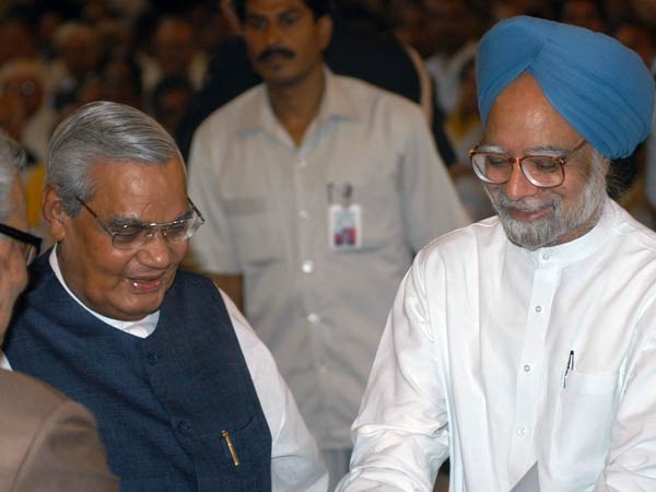 पीएम मोदी के कपड़ों पर होने वाले खर्च का भुगतान सरकार नहीं करती