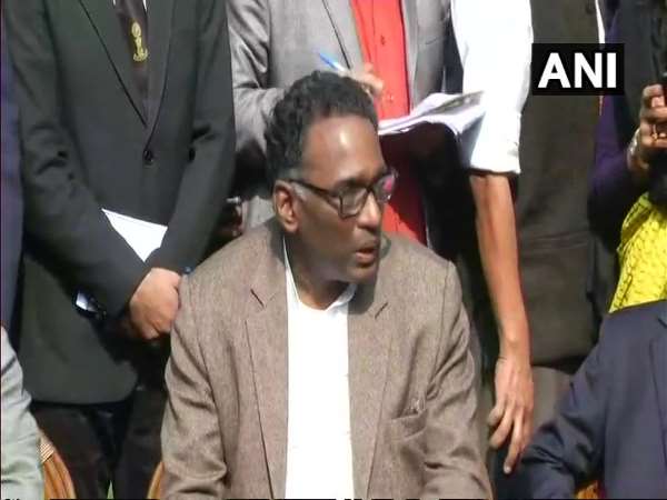 चलमेश्वर ने आज प्रेस वार्ता में कहा कि ...