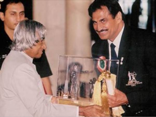 खेतों से लौट रहे थे चीमा