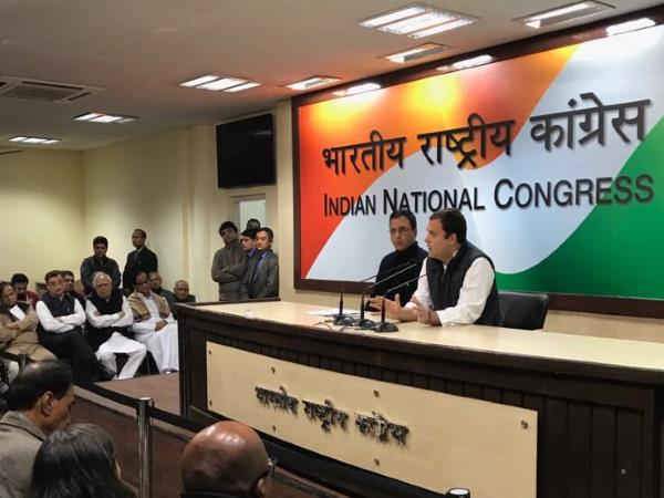 'जस्टिस लोया मुद्दे को SC देख रही है'