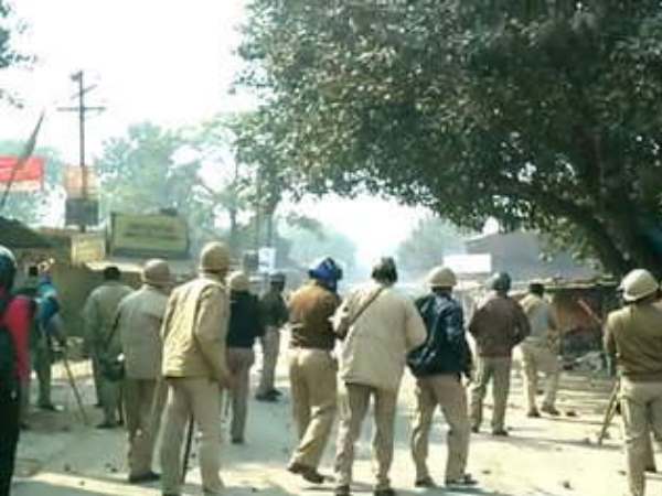 पुलिस के आने से मामला और बिगड़ा