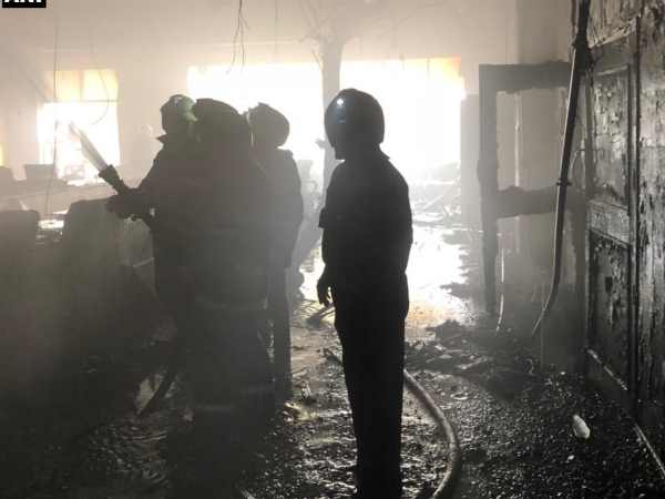 जुहू एयरपोर्ट से उड़ान भरने के बाद पवन हंस का हेलिकॉप्टर हुआ क्रैश जुहू एयरपोर्ट से उड़ान भरने के बाद पवन हंस का हेलिकॉप्टर हुआ क्रैश