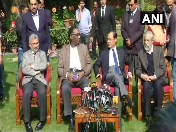सुप्रीम कोर्ट के 4 जजों ने भी इस मामले को उठाया 