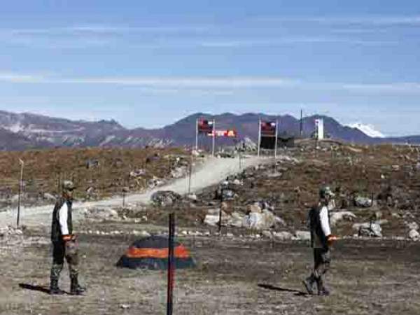 बातचीत के बाद चीन के सामानों को लौटा 