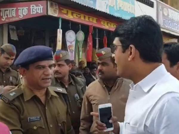पुलिस के साथ भी कांंग्रेसियों की झड़प
