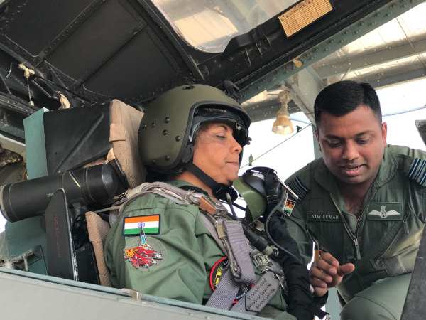 सुखोई 30MKI से उड़ान भरने वाली पहली महिला रक्षामंत्री