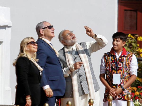 मोदी और नेतन्याहू ने रोड शो भी किया