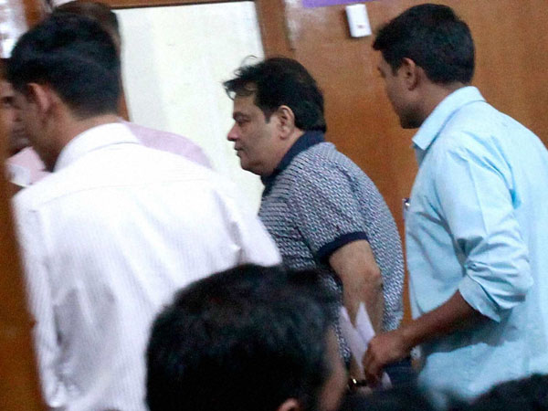 दोनो भतीजों पर नहीं है कोई मामला