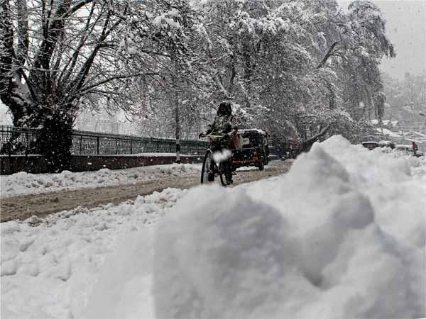 दोनों सूबों में ना बर्फबारी ना ही बारिश