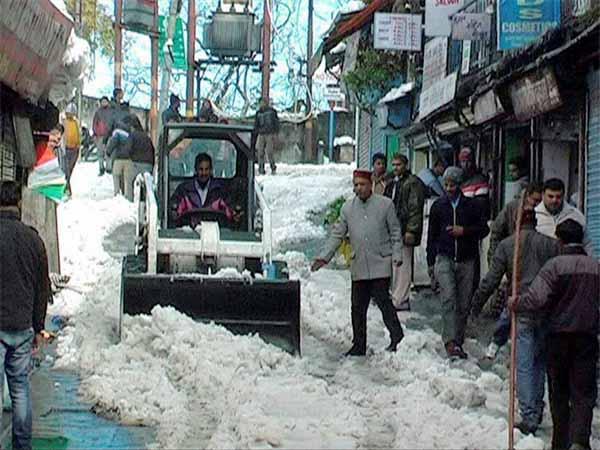 दिसंबर के दूसरे हफ्ते में हुई थी बारिश और बर्फबारी