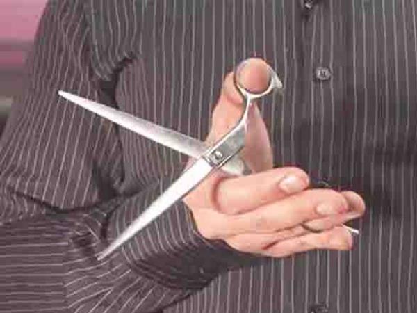 दोस्त को मदद के लिए बुलाया