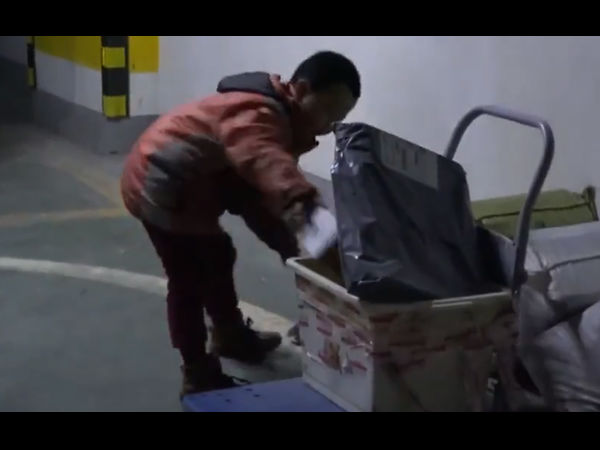  अनाथ ली को बनना पड़ा डिलिवरी ब्वॉय