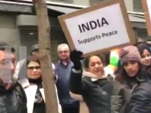 भारत पाक समर्थकों के बीच जबरदस्त हाथापाई