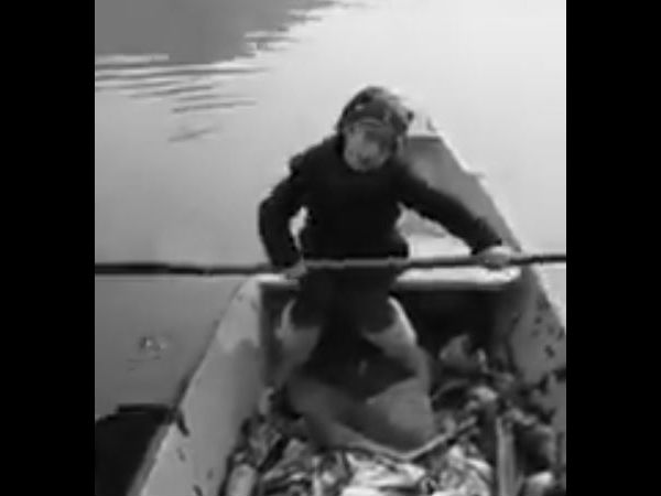  बोट में बैठी बच्ची की तारिफ