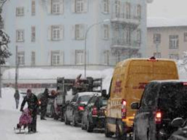 बर्फ पर पैदल निकल पड़े किंग खान