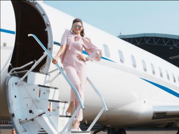 सोशल मीडिया पर एक्टिव हैं उर्वशी