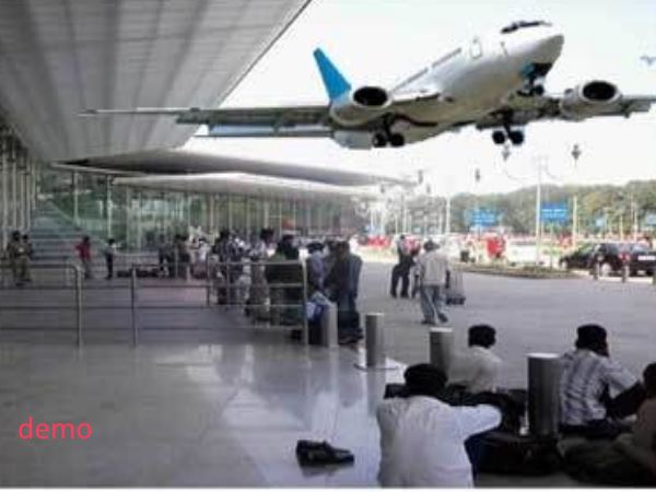 एयरपोर्ट जाते समय घर पर दी सूचना