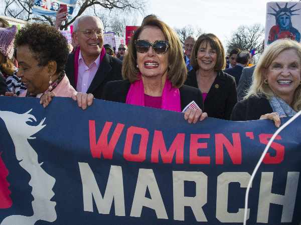 ट्रंंप की नीतियों के खिलाफ अमेरिकी महिलाएं