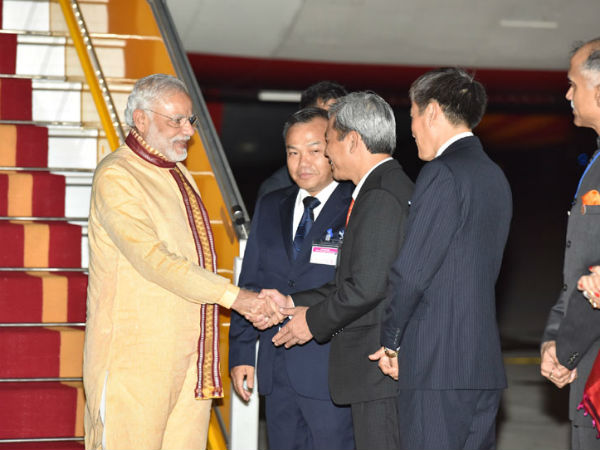 मोदी सरकार की विदेश नीति को लेकर उठाए सवाल 