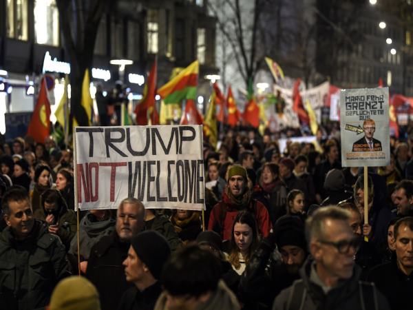 स्विट्जरलैंड में 'नो ट्रंप' के नारे स्विट्जरलैंड में 'नो ट्रंप' के नारे