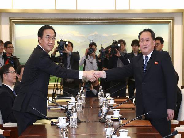 नॉर्थ और साउथ कोरिया की साझा महिला आइस हॉकी टीम नॉर्थ और साउथ कोरिया की साझा महिला आइस हॉकी टीम