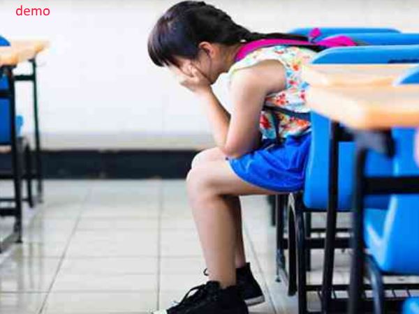 teacher caught doing molestation with school girls in pune