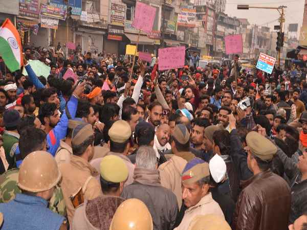 विरोध में निकला जनसैलाब