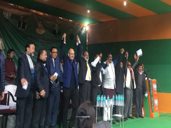 मेघालय: 4 कांग्रेस विधायक, भाजपा में हुए शामिल मेघालय: 4 कांग्रेस विधायक, भाजपा में हुए शामिल