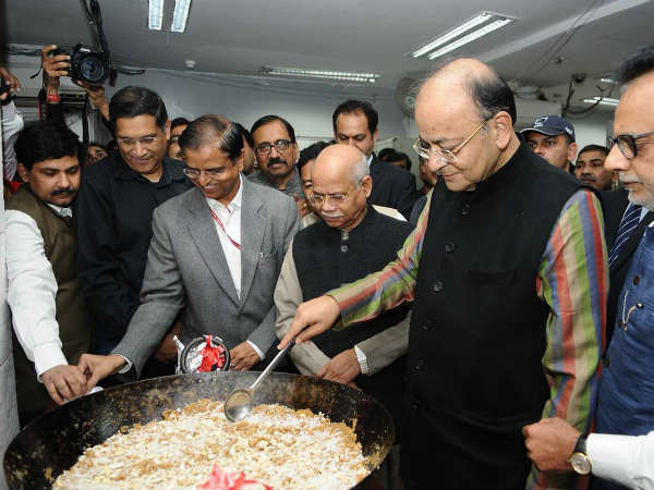 टीम में ये लोग भी अहम