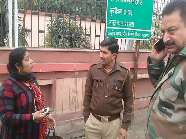 saharanpur girlfriend ranaway with his boyfriend in front of policeman