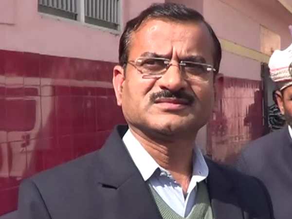 अधिकारी भी पहुंचे अस्पताल